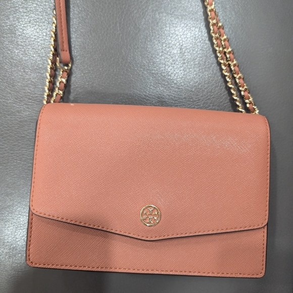 Tory Burch, Robinson Convertible Shoulder Bag - Picture 2 of 11